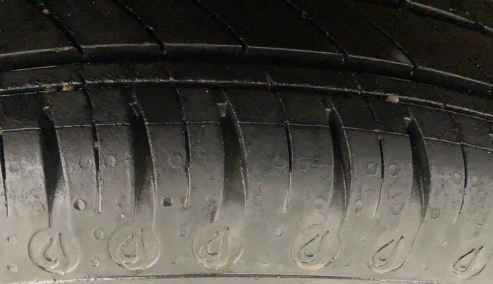 2021 Renault Kwid RXL, Petrol, Manual, 21,616 km, Right Rear Tyre Tread