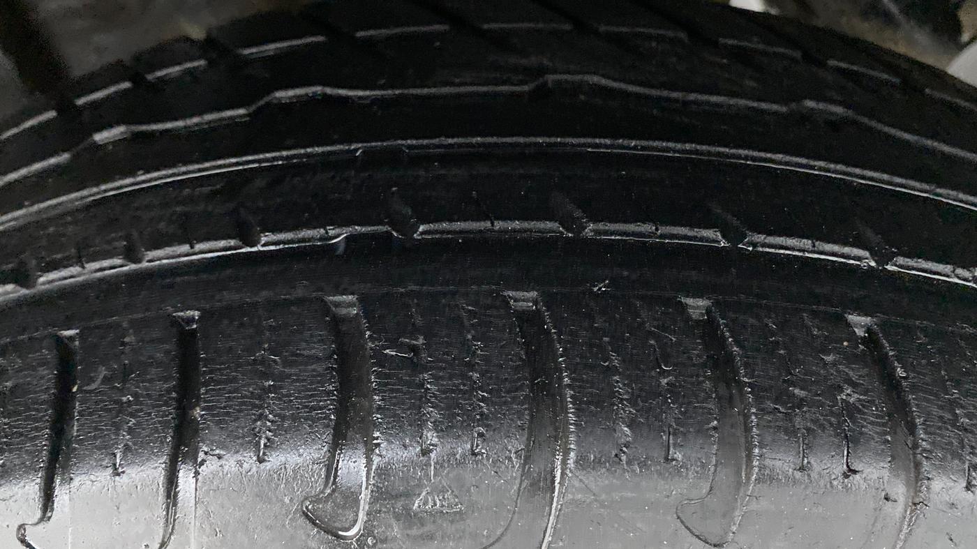 2016 Renault Duster RXZ AMT 110 PS, Diesel, Automatic, 65,544 km, Right Rear Tyre Tread