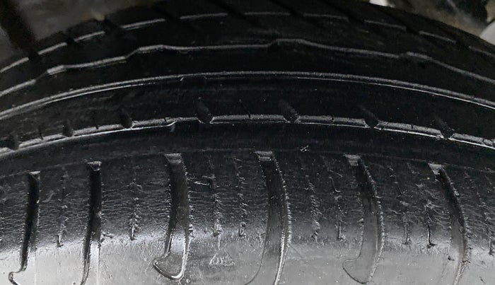 2016 Renault Duster RXZ AMT 110 PS, Diesel, Automatic, 65,544 km, Right Rear Tyre Tread