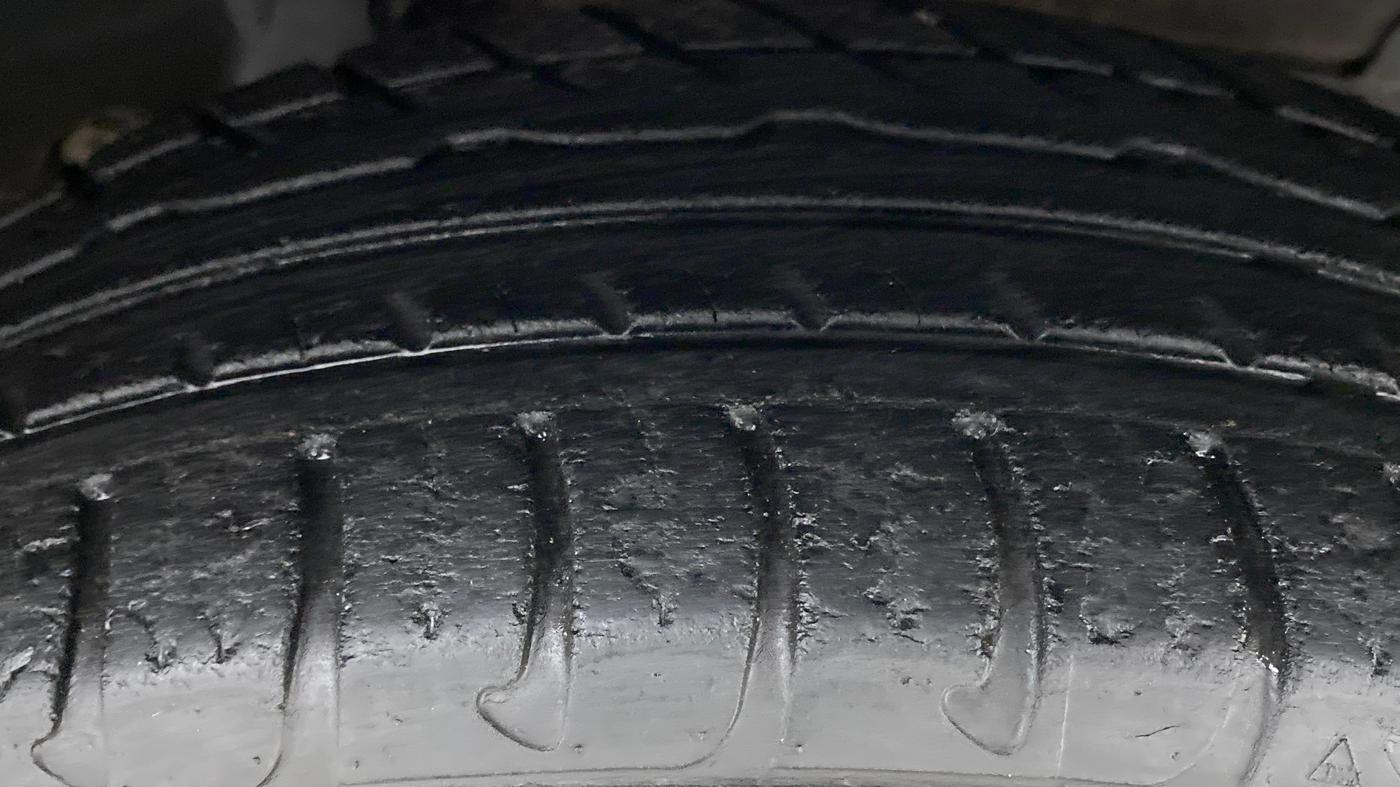 2016 Renault Duster RXZ AMT 110 PS, Diesel, Automatic, 65,544 km, Right Front Tyre Tread