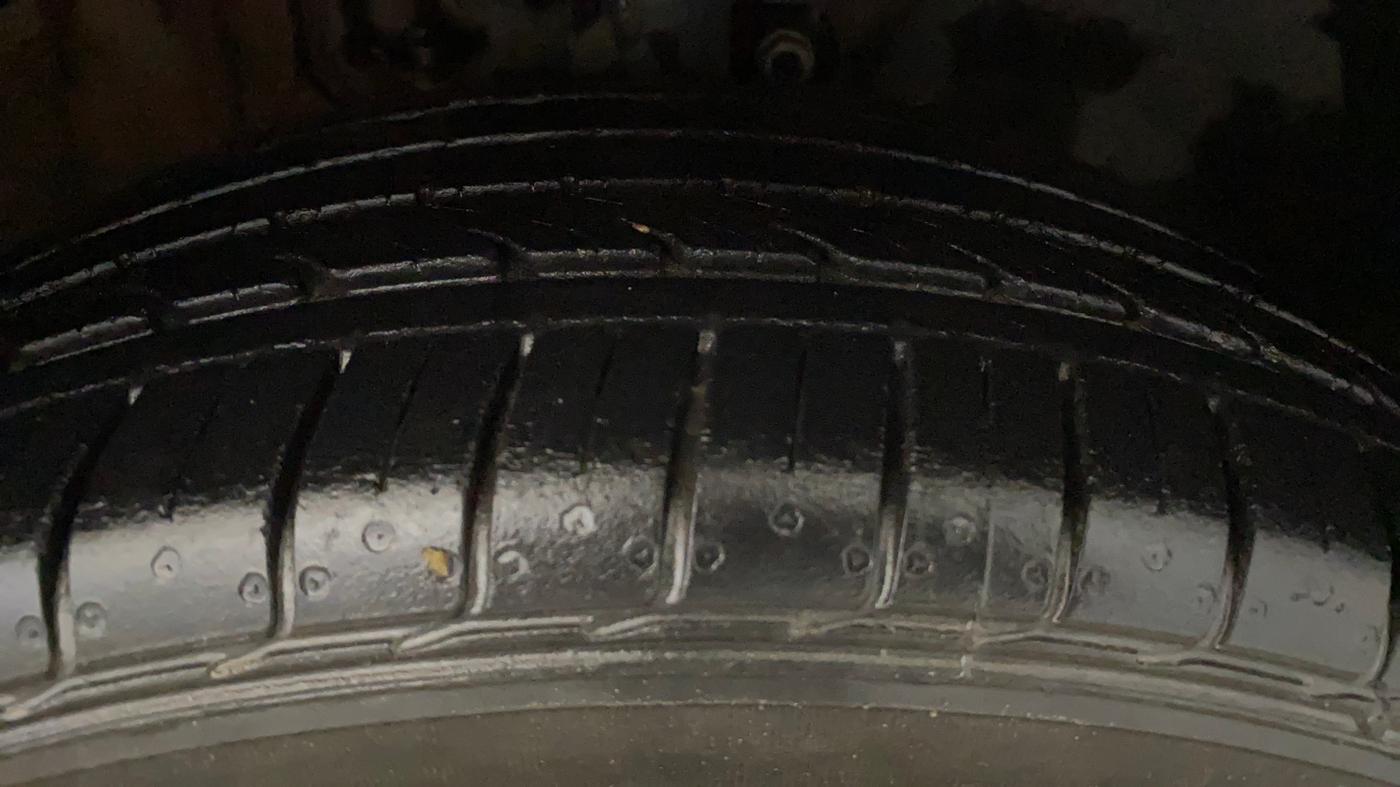 2020 Volkswagen Polo HIGHLINE PLUS 1.0L TSI, Petrol, Manual, 33,676 km, Right Front Tyre Tread