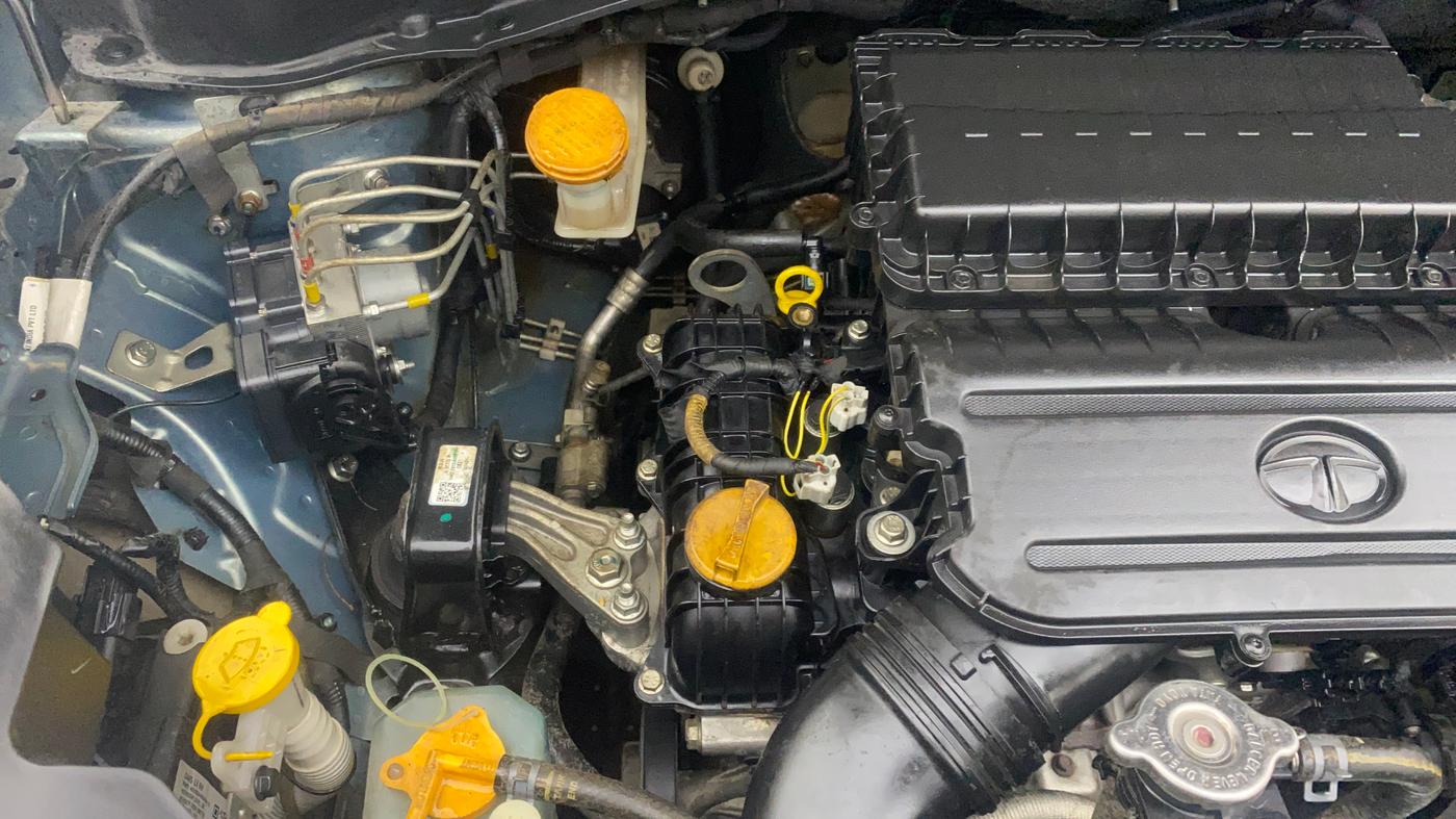 2021 Tata PUNCH ADVENTURE AMT, Petrol, Automatic, 73,695 km, Engine View - Right