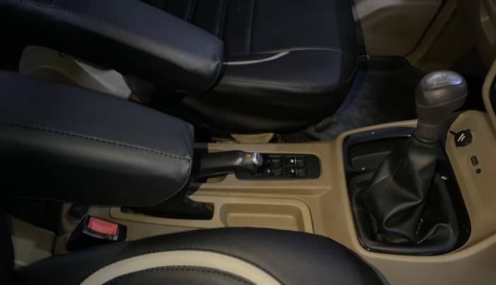 2015 Mahindra TUV300 T8, Diesel, Manual, 81,031 km, Gear Lever