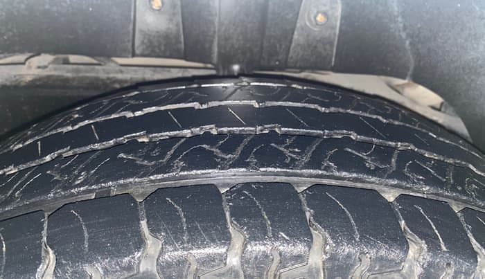2015 Mahindra TUV300 T8, Diesel, Manual, 81,031 km, Left Rear Tyre Tread
