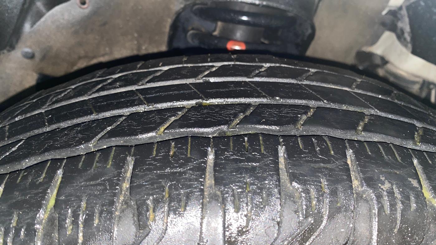 2015 Mahindra TUV300 T8, Diesel, Manual, 81,031 km, Right Front Tyre Tread