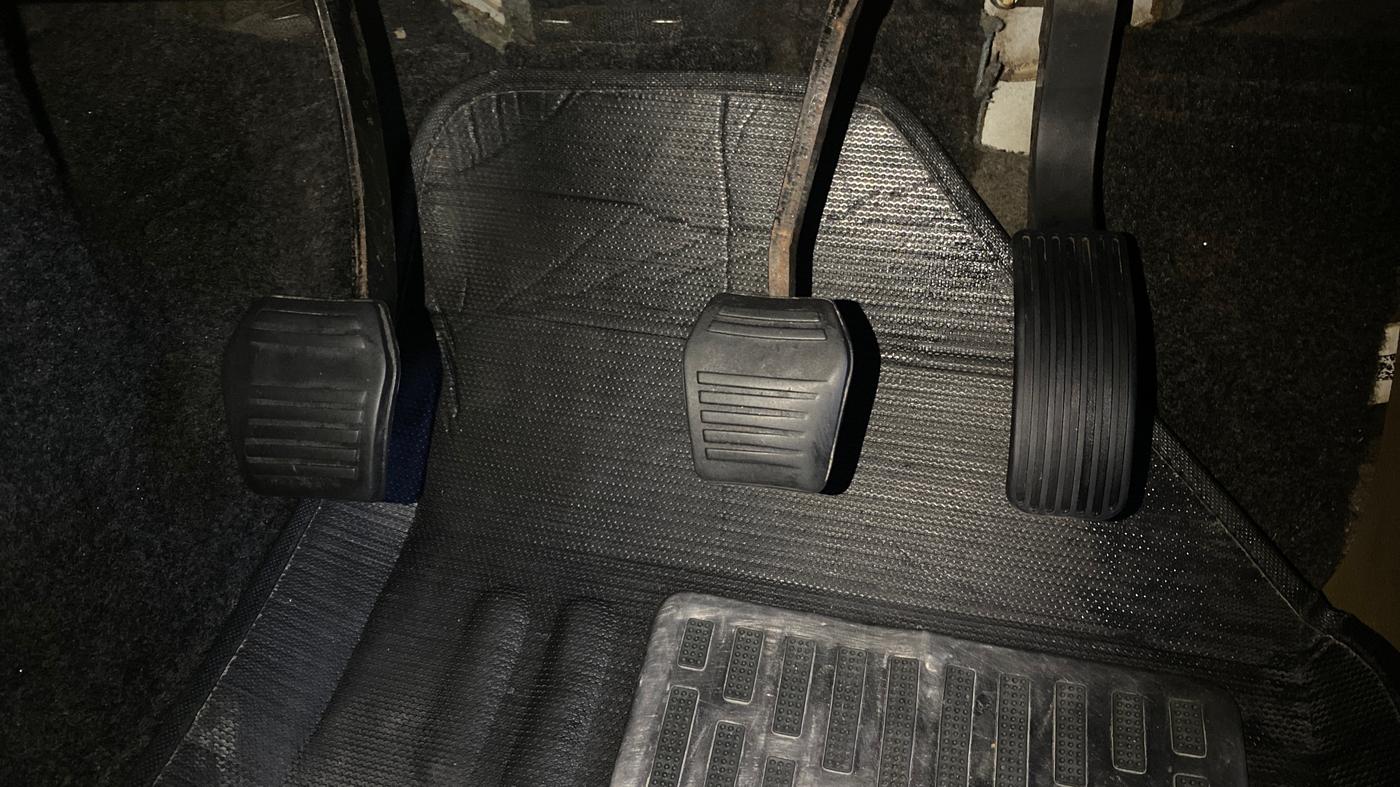2015 Mahindra TUV300 T8, Diesel, Manual, 81,031 km, Pedals