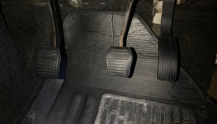 2015 Mahindra TUV300 T8, Diesel, Manual, 81,031 km, Pedals