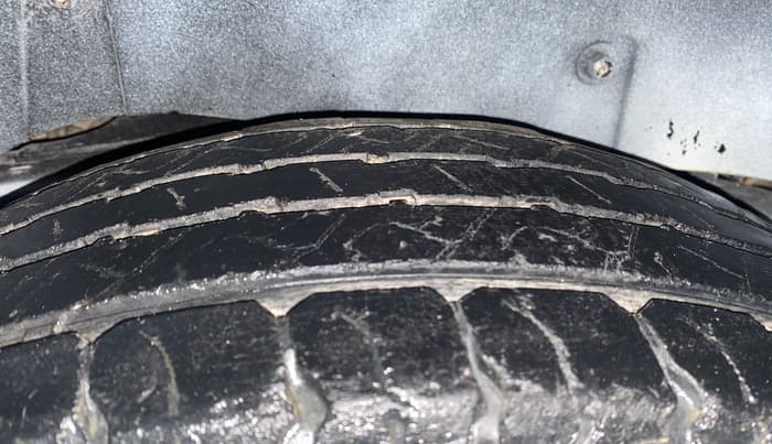 2015 Mahindra TUV300 T8, Diesel, Manual, 81,031 km, Right Rear Tyre Tread