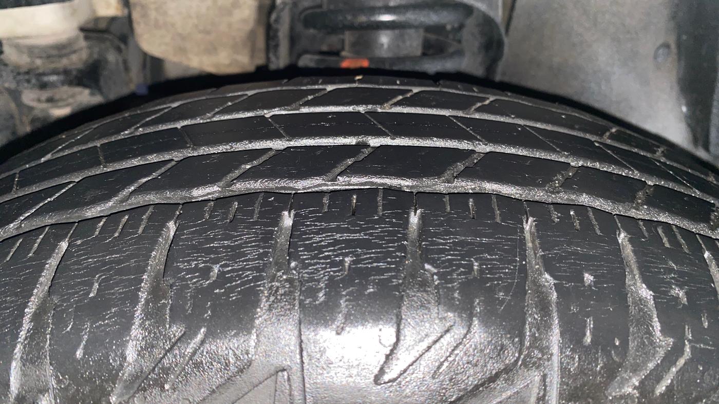 2015 Mahindra TUV300 T8, Diesel, Manual, 81,031 km, Left Front Tyre Tread