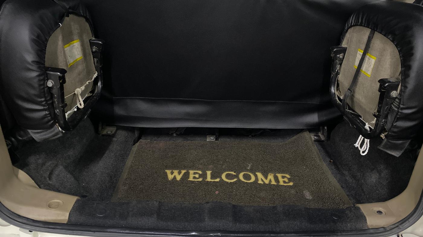 2015 Mahindra TUV300 T8, Diesel, Manual, 81,031 km, Boot Inside