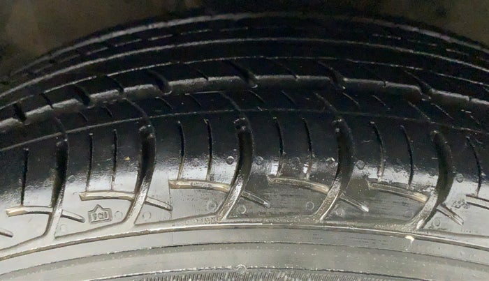 2017 Maruti Baleno DELTA PETROL 1.2, Petrol, Manual, 15,861 km, Right Front Tyre Tread