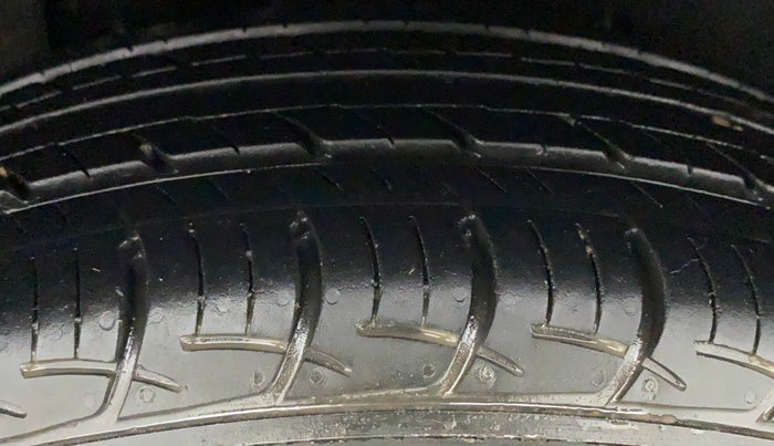 2017 Maruti Baleno DELTA PETROL 1.2, Petrol, Manual, 15,861 km, Right Rear Tyre Tread