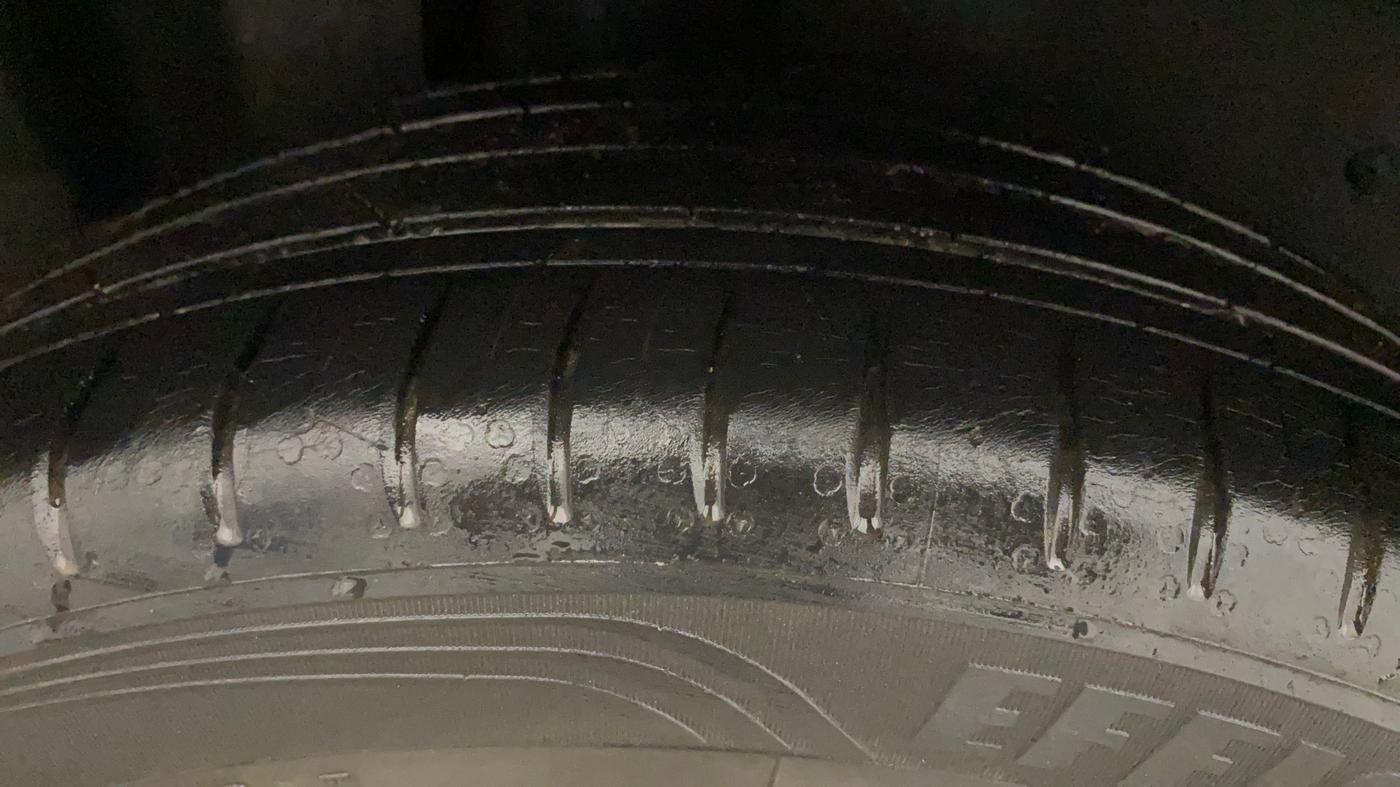2021 MG HECTOR PLUS SHARP 2.0 DIESEL TURBO MT 6-STR, Diesel, Manual, 1,07,362 km, Right Rear Tyre Tread