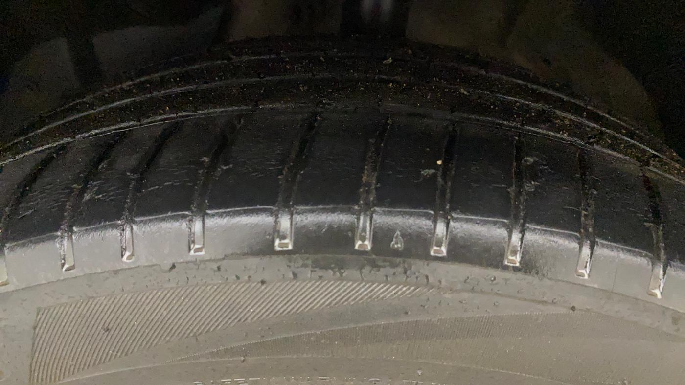 2021 MG HECTOR PLUS SHARP 2.0 DIESEL TURBO MT 6-STR, Diesel, Manual, 1,07,362 km, Left Front Tyre Tread