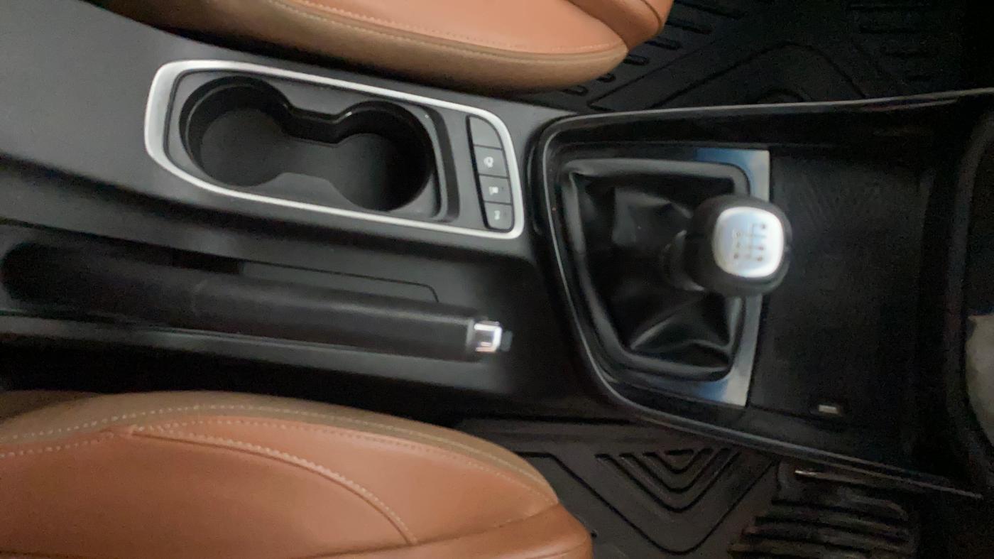 2021 MG HECTOR PLUS SHARP 2.0 DIESEL TURBO MT 6-STR, Diesel, Manual, 1,07,362 km, Gear Lever