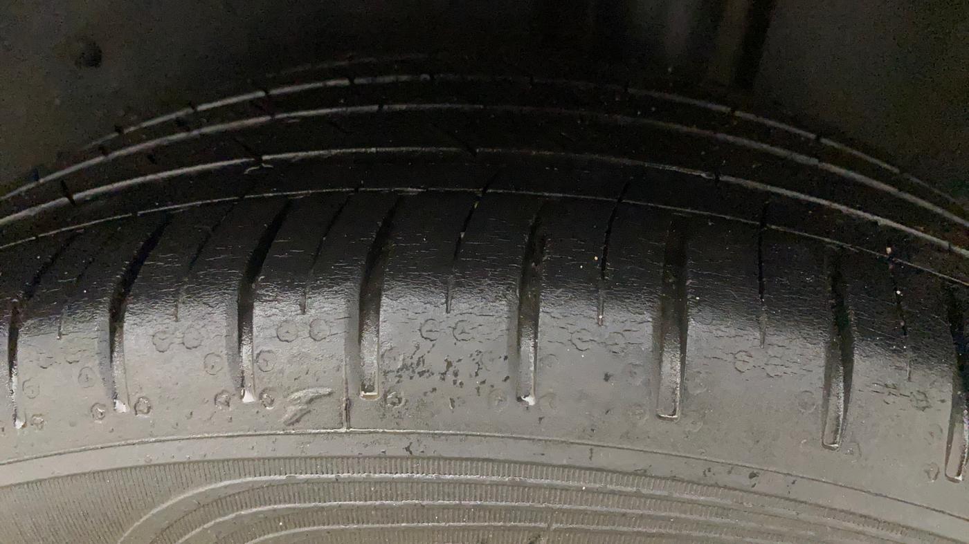 2021 MG HECTOR PLUS SHARP 2.0 DIESEL TURBO MT 6-STR, Diesel, Manual, 1,07,362 km, Left Rear Tyre Tread