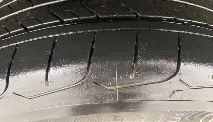 2019 Maruti Swift ZXI AMT, Petrol, Automatic, 1,00,201 km, Right Rear Tyre Tread