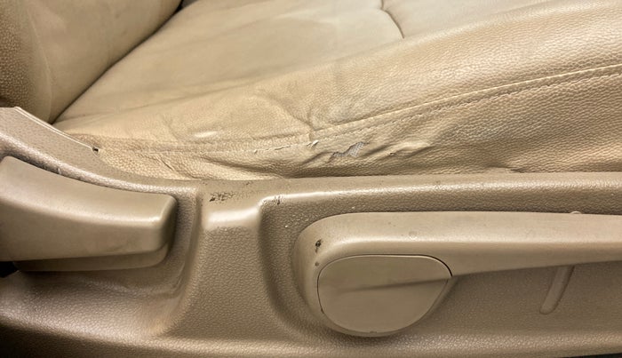 2015 Mahindra TUV300 T8 AT, Diesel, Automatic, 95,290 km, Driver Side Adjustment Panel