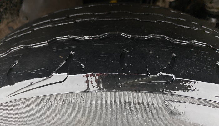 2015 Mahindra TUV300 T8 AT, Diesel, Automatic, 95,290 km, Right Front Tyre Tread