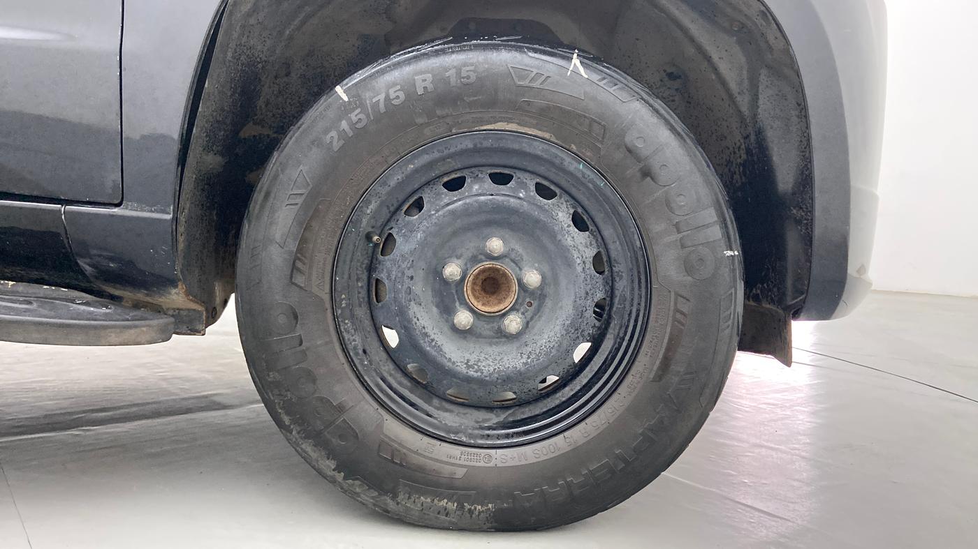 2015 Mahindra TUV300 T8 AT, Diesel, Automatic, 95,290 km, Right Front Wheel