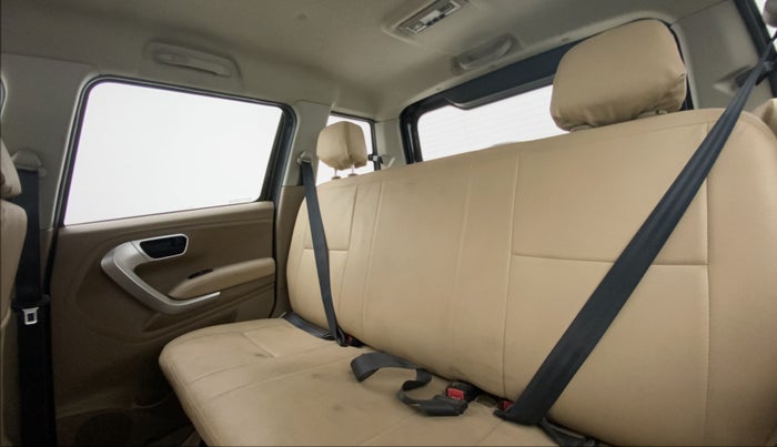 2015 Mahindra TUV300 T8 AT, Diesel, Automatic, 95,290 km, Right Side Rear Door Cabin