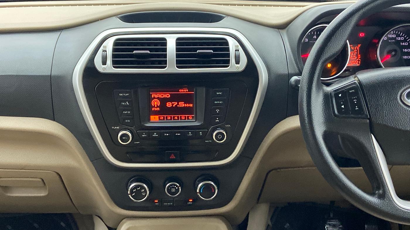 2015 Mahindra TUV300 T8 AT, Diesel, Automatic, 95,290 km, Air Conditioner