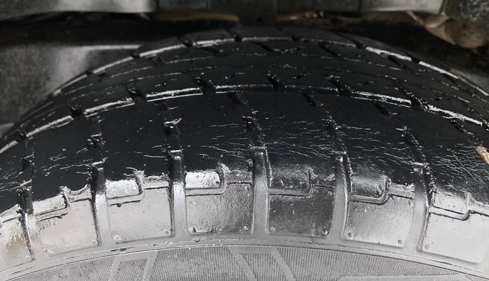 2015 Mahindra TUV300 T8 AT, Diesel, Automatic, 95,290 km, Left Rear Tyre Tread