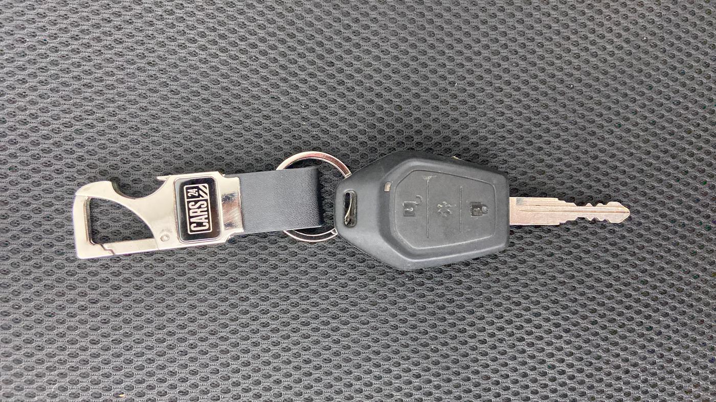 2015 Mahindra TUV300 T8 AT, Diesel, Automatic, 95,290 km, Key Close Up