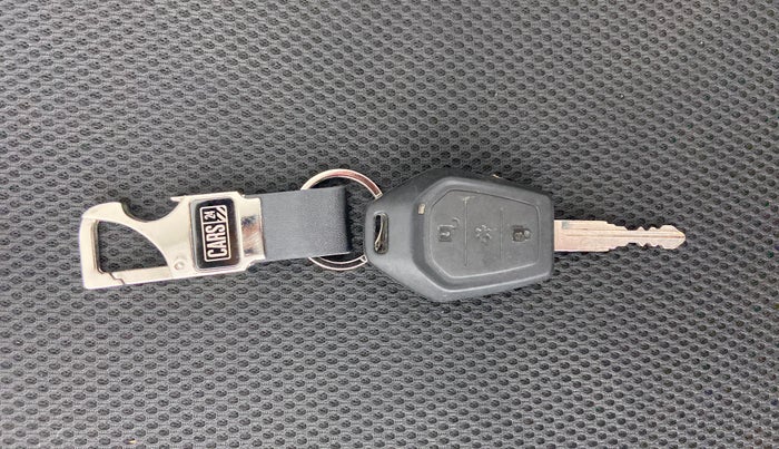 2015 Mahindra TUV300 T8 AT, Diesel, Automatic, 95,290 km, Key Close Up