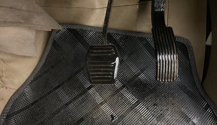 2015 Mahindra TUV300 T8 AT, Diesel, Automatic, 95,290 km, Pedals