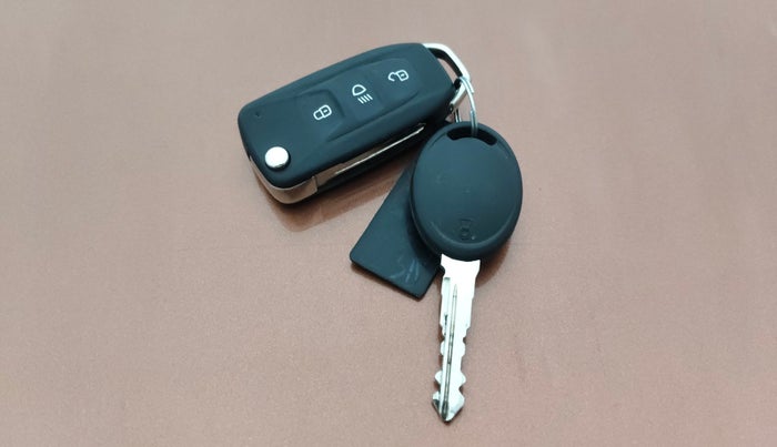 2018 Tata TIGOR XZ PETROL, Petrol, Manual, 40,381 km, Key Close Up