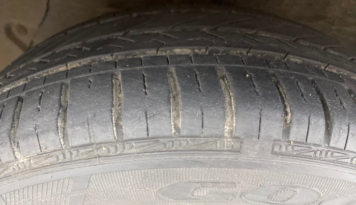 2016 Hyundai Grand i10 MAGNA 1.2 KAPPA VTVT, Petrol, Manual, 16,191 km, Left Front Tyre Tread