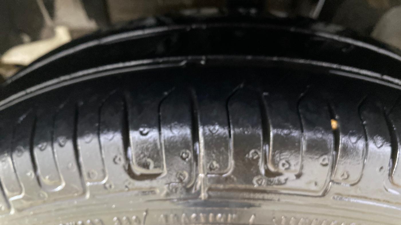 2017 Renault Kwid RXL 1.0 AMT, Petrol, Automatic, 79,966 km, Left Front Tyre Tread