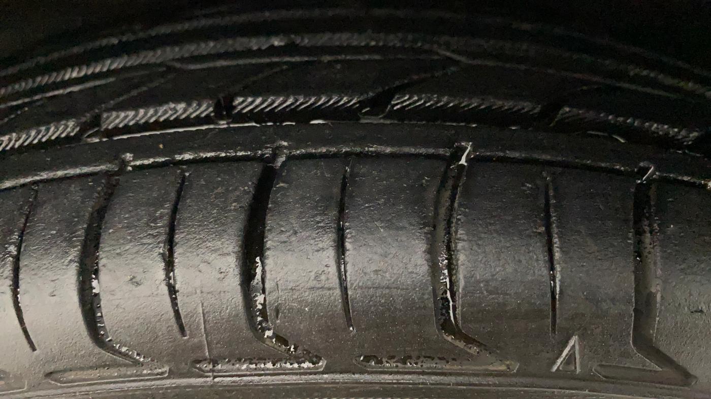 2011 Hyundai Santro Xing GLS, Petrol, Manual, 50,091 km, Left Front Tyre Tread