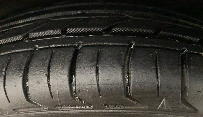 2011 Hyundai Santro Xing GLS, Petrol, Manual, 50,091 km, Left Front Tyre Tread