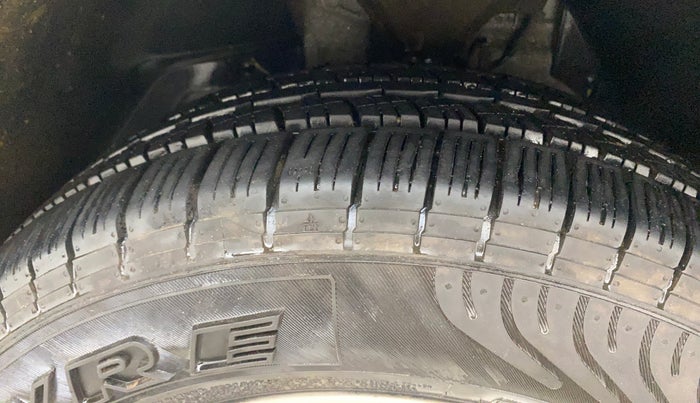 2014 Mahindra XUV500 W8, Diesel, Manual, 77,260 km, Left Front Tyre Tread