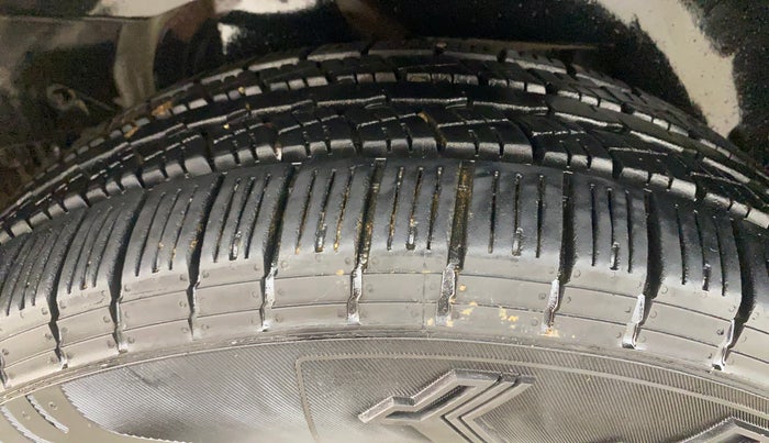 2014 Mahindra XUV500 W8, Diesel, Manual, 77,260 km, Right Rear Tyre Tread