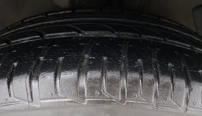 2012 Hyundai i20 SPORTZ 1.2 O, Petrol, Manual, 82,956 km, Right Front Tyre Tread