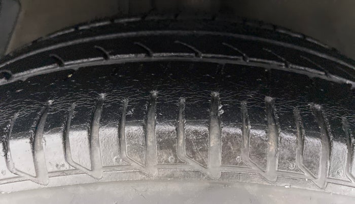 2012 Hyundai i20 SPORTZ 1.2 O, Petrol, Manual, 82,956 km, Left Front Tyre Tread