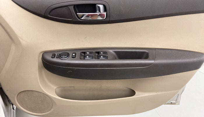 2012 Hyundai i20 SPORTZ 1.2 O, Petrol, Manual, 82,956 km, Driver Side Door Panels Control