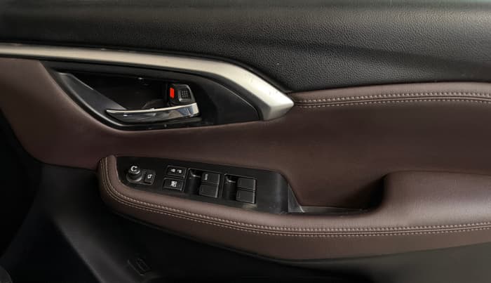 2023 Maruti Grand Vitara ZETA CNG, CNG, Manual, 54,072 km, Driver Side Door Panels Control