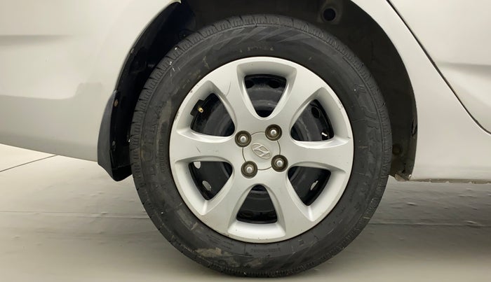2014 Hyundai Verna FLUIDIC 1.4 VTVT, Petrol, Manual, 1,11,033 km, Right Rear Wheel