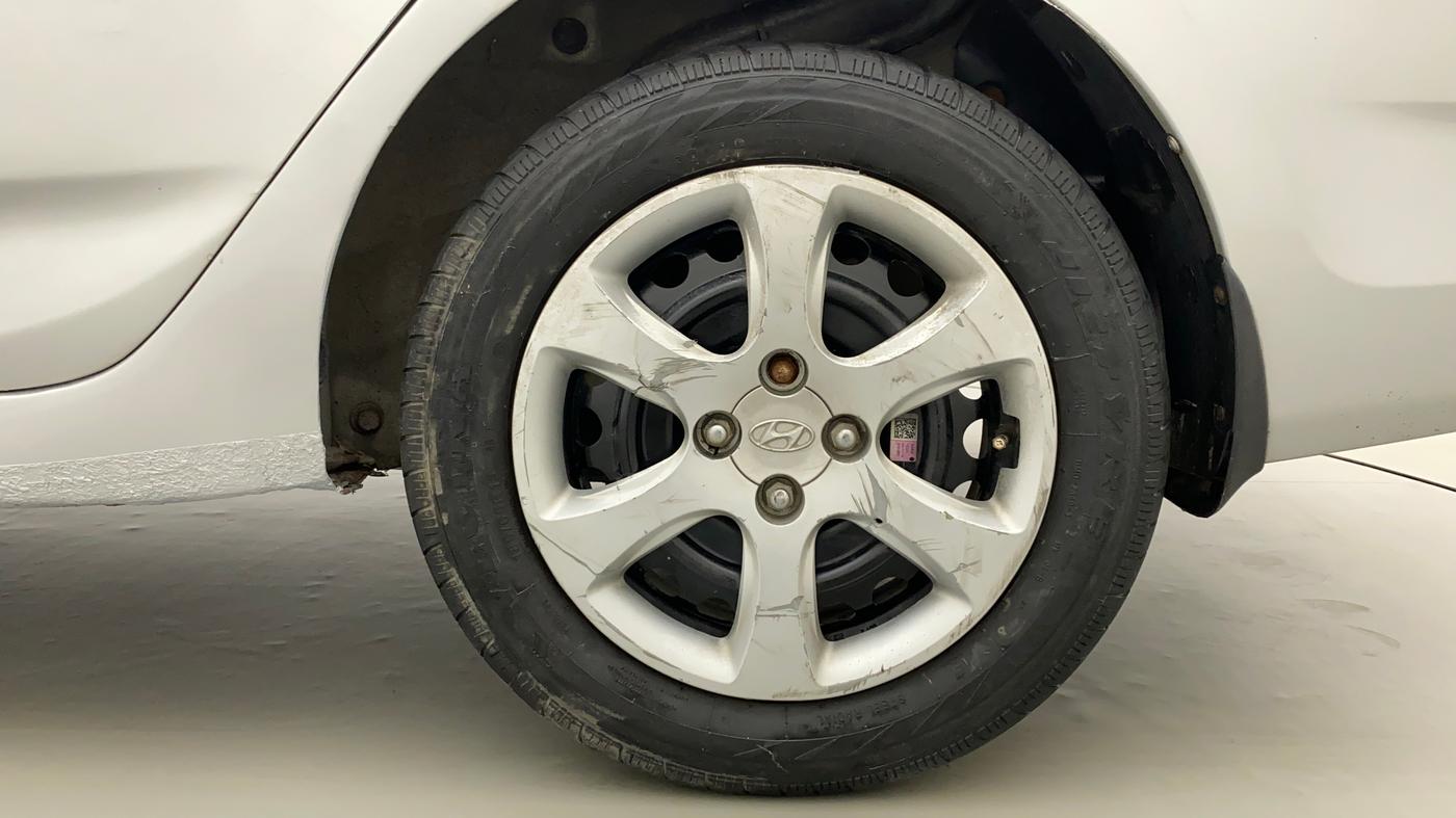 2014 Hyundai Verna FLUIDIC 1.4 VTVT, Petrol, Manual, 1,11,033 km, Left Rear Wheel