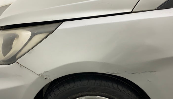 2014 Hyundai Verna FLUIDIC 1.4 VTVT, Petrol, Manual, 1,11,033 km, Left fender - Slight discoloration