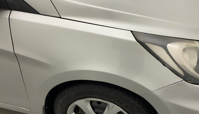 2014 Hyundai Verna FLUIDIC 1.4 VTVT, Petrol, Manual, 1,11,033 km, Right fender - Paint has minor damage