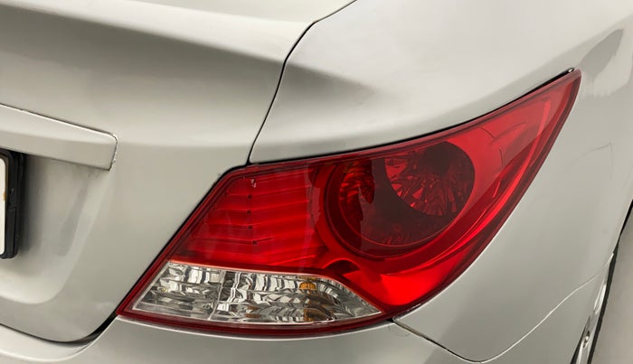 2014 Hyundai Verna FLUIDIC 1.4 VTVT, Petrol, Manual, 1,11,033 km, Right tail light - Minor damage