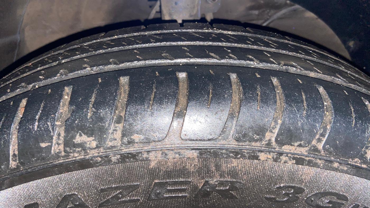 2023 Maruti Swift VXI, Petrol, Manual, 54,128 km, Right Front Tyre Tread