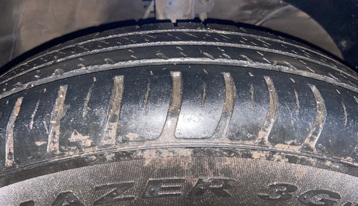 2023 Maruti Swift VXI, Petrol, Manual, 54,128 km, Right Front Tyre Tread
