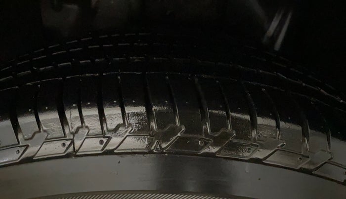 2015 Honda CRV 2.4L 2WD AT, Petrol, Automatic, 1,07,448 km, Left Rear Tyre Tread