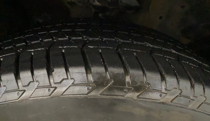 2015 Honda CRV 2.4L 2WD AT, Petrol, Automatic, 1,07,448 km, Right Front Tyre Tread